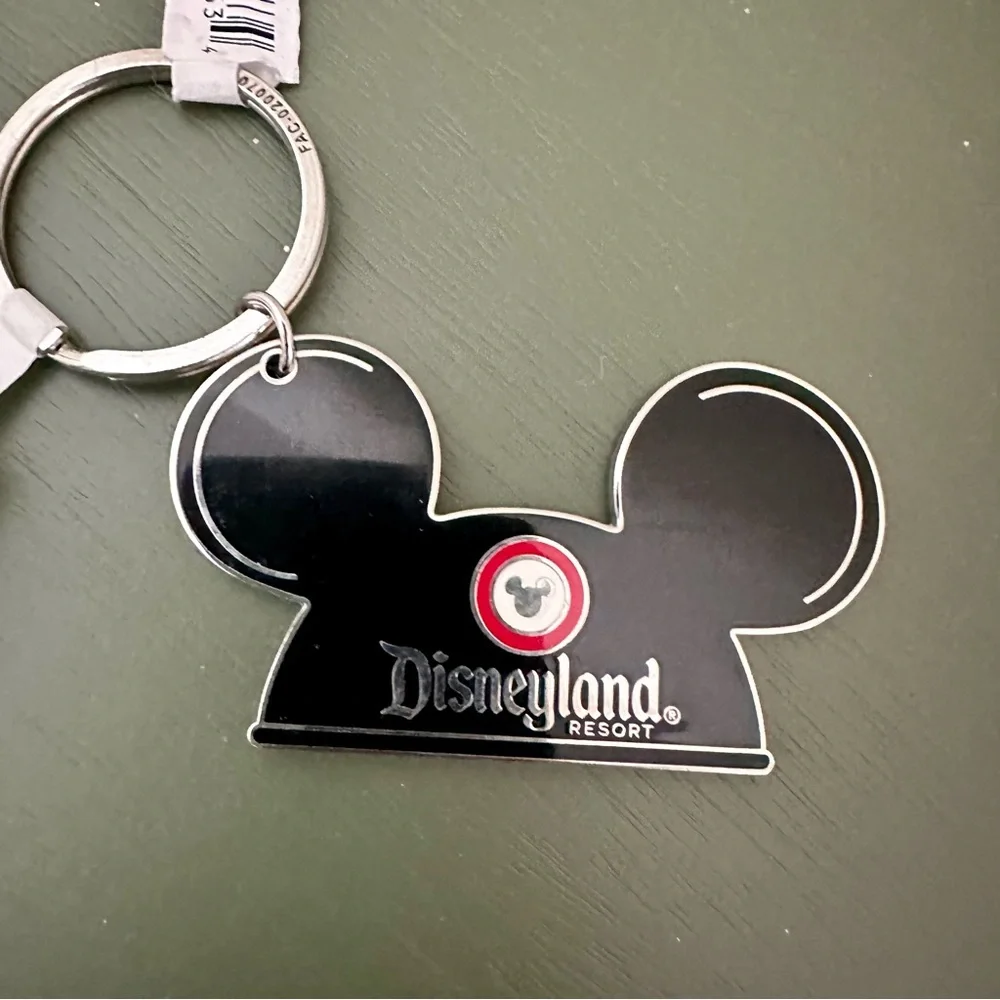 NWT New Disney Mickey Ears Love & Kisses Keychain